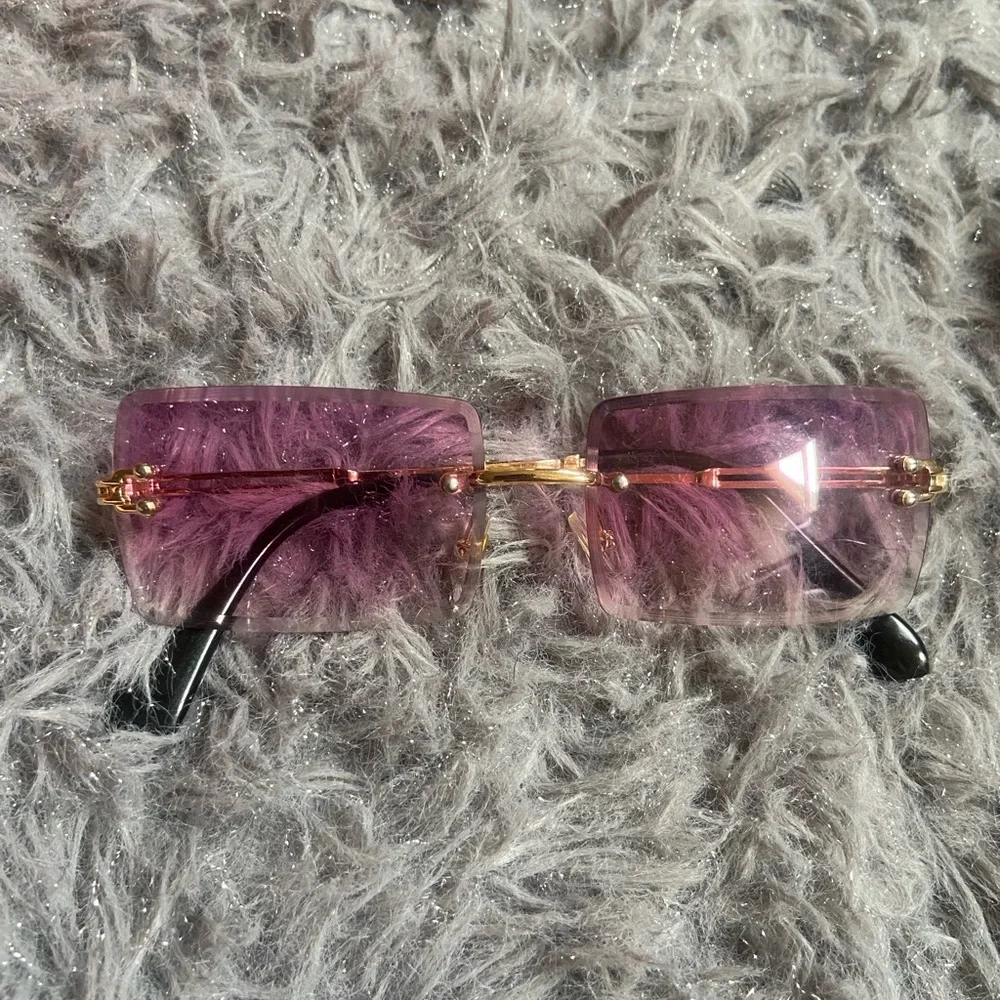 🕶️ - Picture 1 of 2